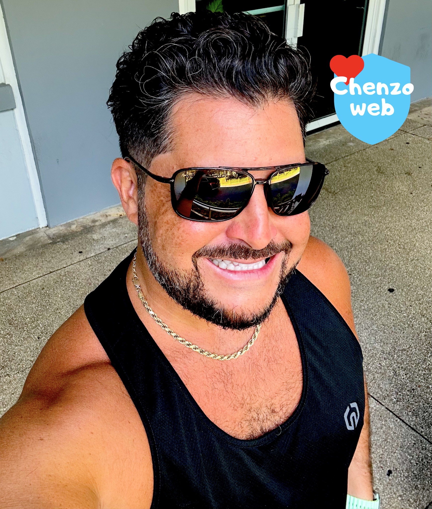 Chenzo, full stack web developer and custom website designer